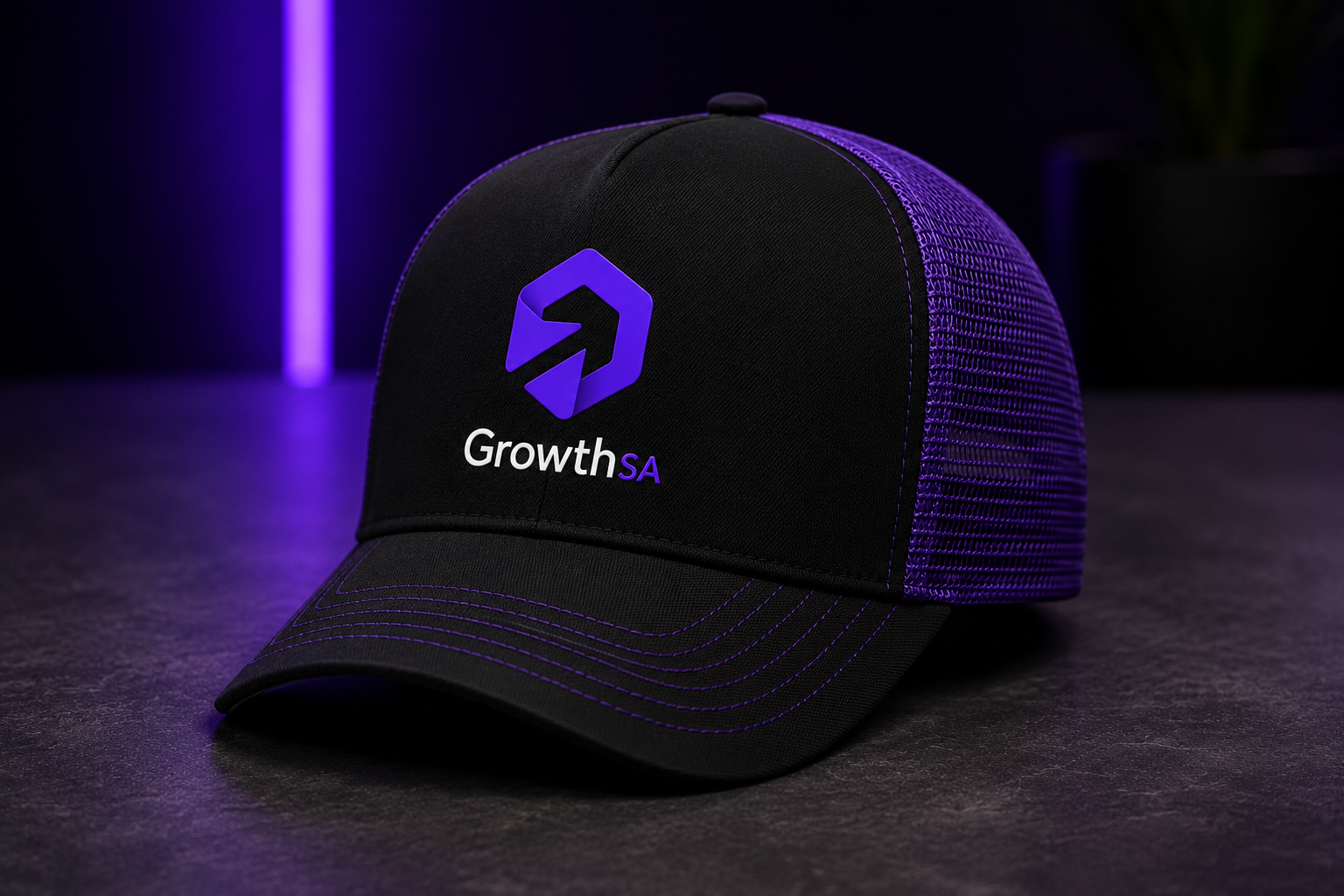 Boné Growth SA preto com detalhes roxos
